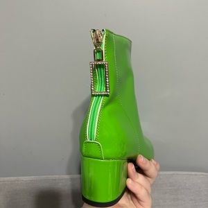 Green GOGO boots never used